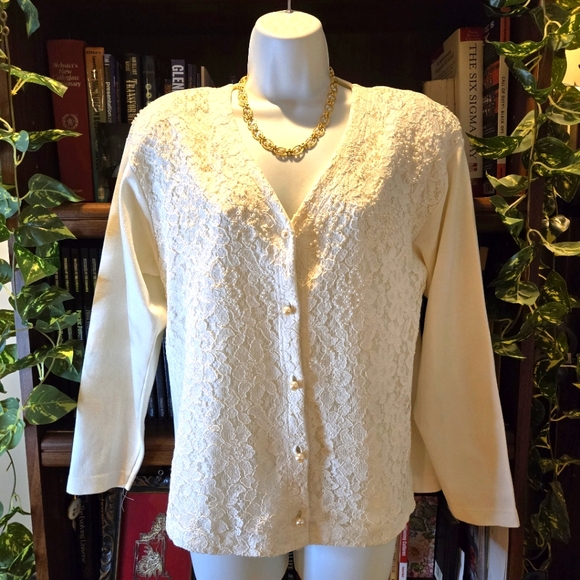 White Pearl & Lace Lisa Ashley Long Sleeve Blouse Size Medium - Picture 3 of 16